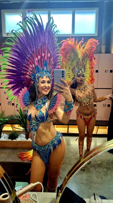 Karnevalski nastup sa samba igračicama