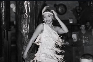 Great Gatsby show nastup sa plesačicama i kostimima